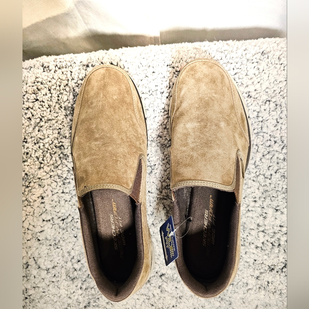 Nwt Skechers 13W Leather Memory Foam Shoes